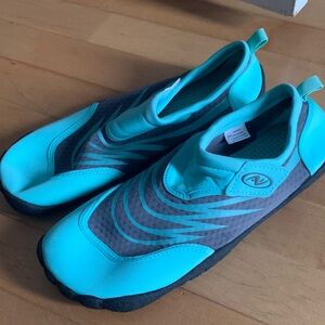 Old Navy Men's Aqua and Gray Beach Shoes